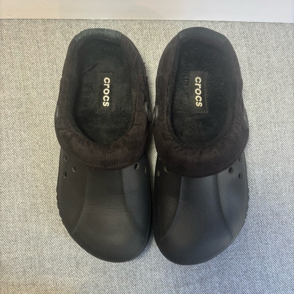 Crocs Black Fuzzy Lined, Corduroy Trim Winter Clogs Men’s 9 / Women’s 11 - Picture 2 of 11